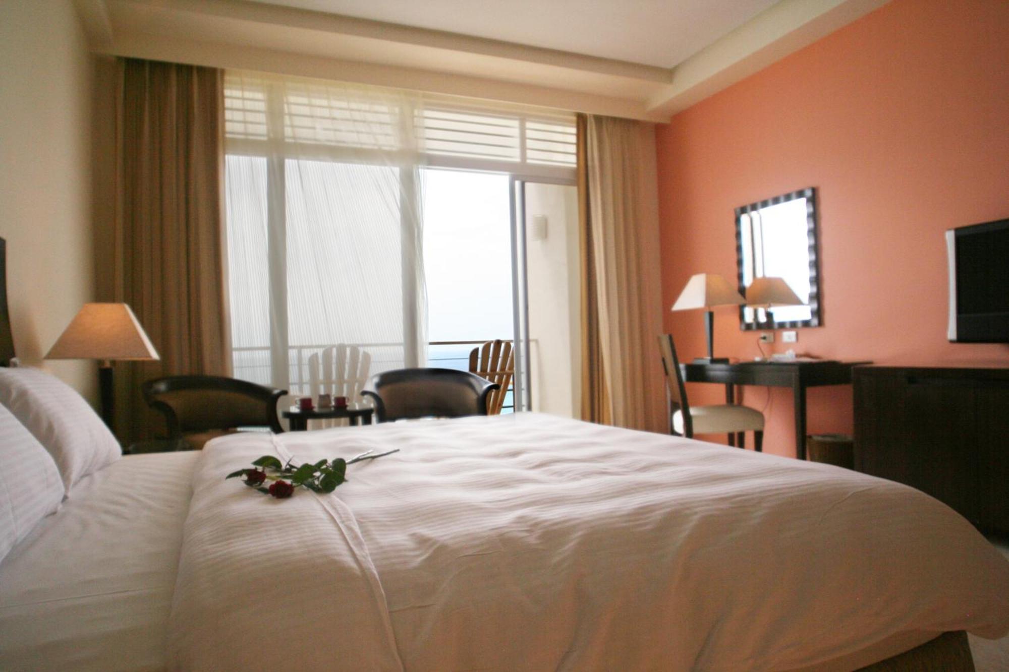 Chateau Beach Resort Kenting Δωμάτιο φωτογραφία A bedroom