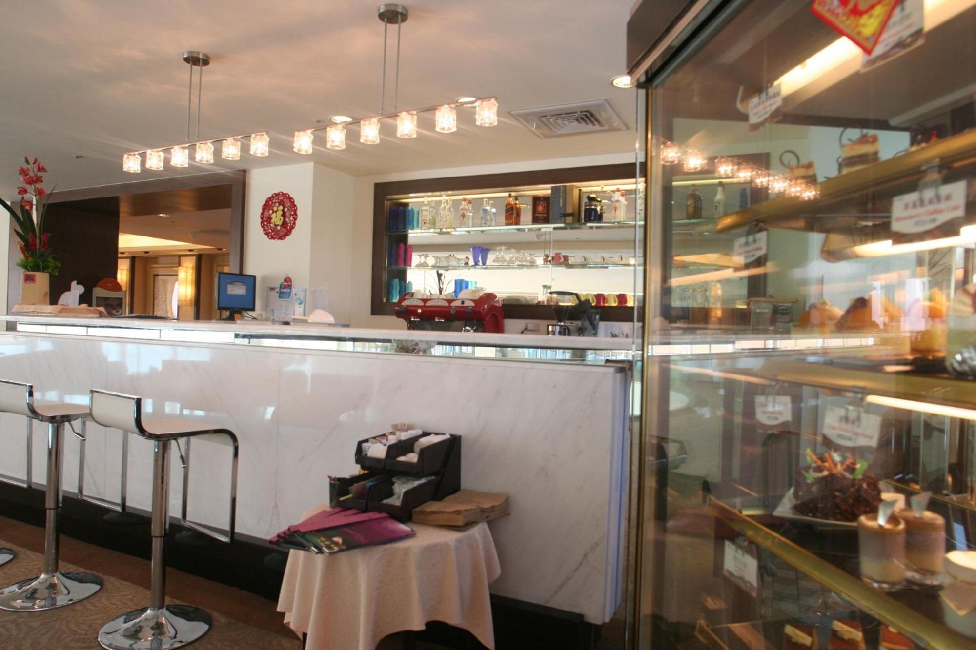 Chateau Beach Resort Kenting Εξωτερικό φωτογραφία Interior of a café in Hong Kong