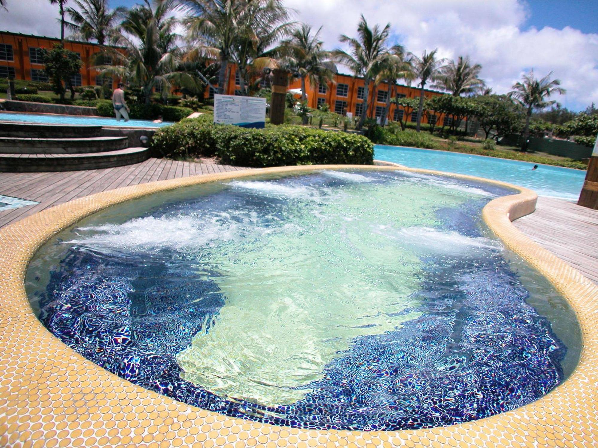 Chateau Beach Resort Kenting Ανέσεις φωτογραφία A spa pool