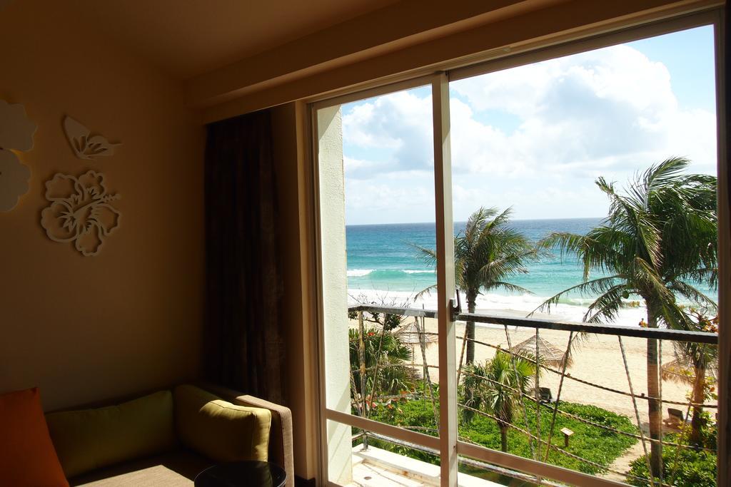 Chateau Beach Resort Kenting Εξωτερικό φωτογραφία View from a room at the Grand Palladium Hotel