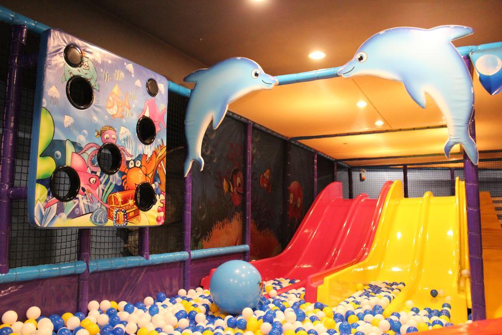 Chateau Beach Resort Kenting Εξωτερικό φωτογραφία An indoor playground in Singapore