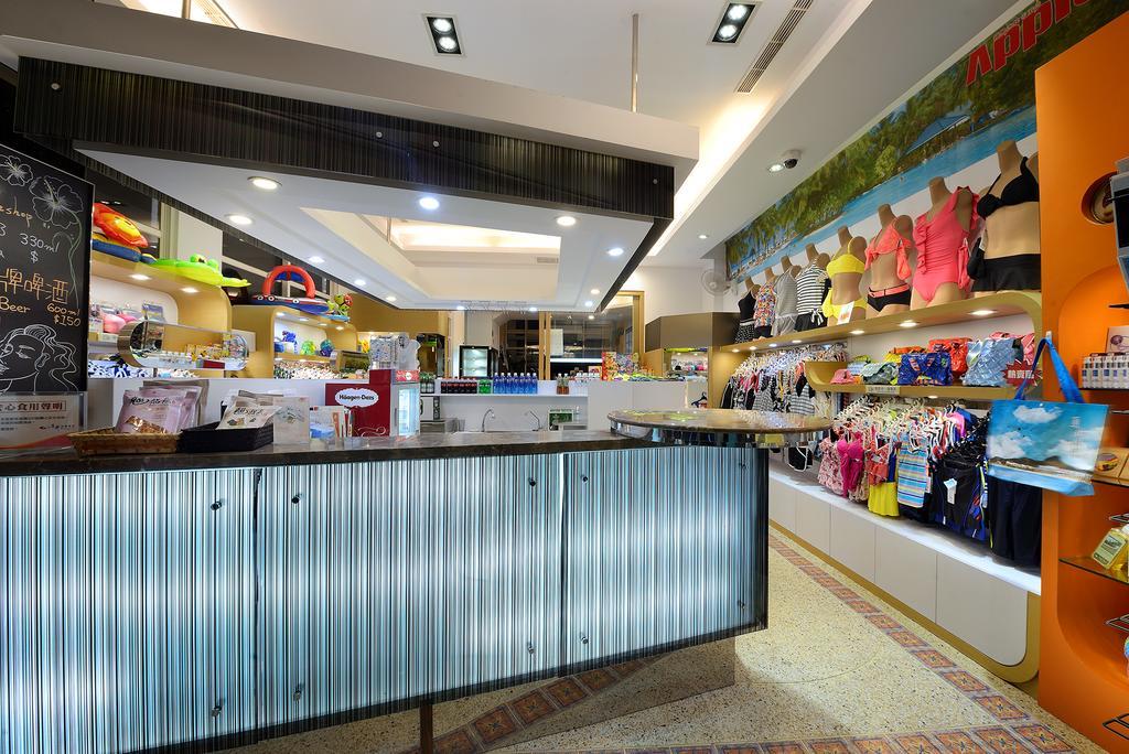 Chateau Beach Resort Kenting Εξωτερικό φωτογραφία The interior of a typical convenience store in Taiwan